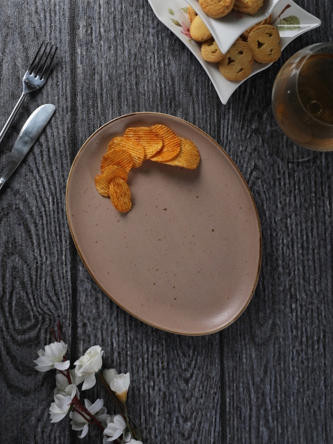 

Devnow Brown Solid Oval-Shaped Dinner Plate