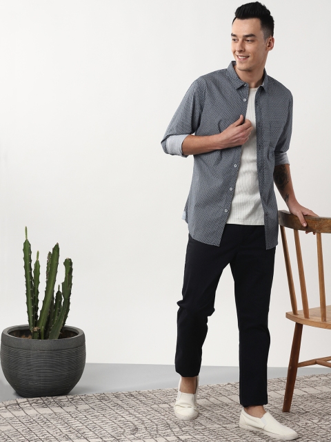 

Sangria Men Navy Blue & Off-White Slim Fit Printed Casual Shirt