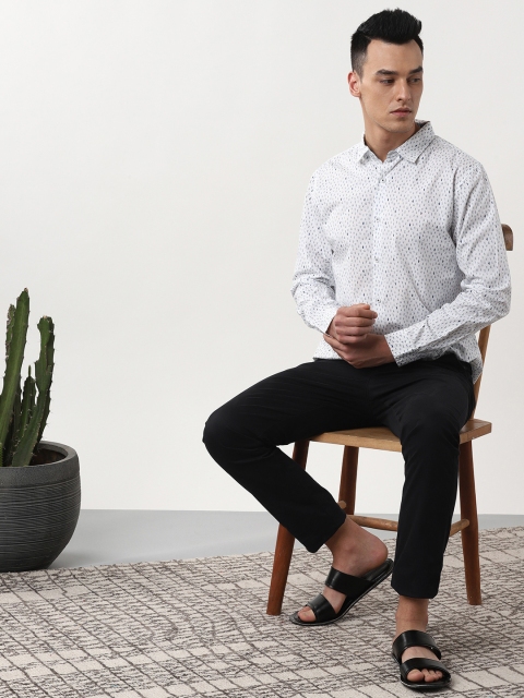 

Sangria Men Off-White & Blue Slim Fit Printed Casual Shirt