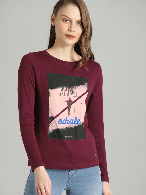 

The Roadster Lifestyle Co Women Burgundy Printed Round Neck Pure Cotton T-shirt