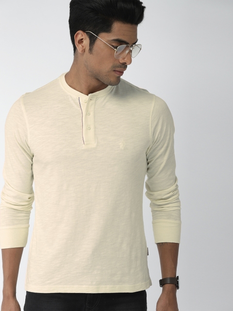

Indian Terrain Men Cream-Coloured Solid Henley Neck T-shirt