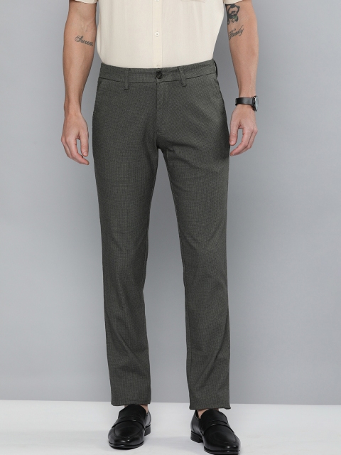 

Indian Terrain Men Charcoal Grey Urban Fit Self Design Regular Trousers