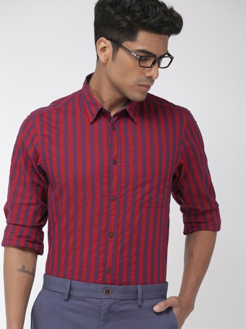 

Indian Terrain Men Red & Navy Blue Slim Fit Striped Smart Casual Shirt