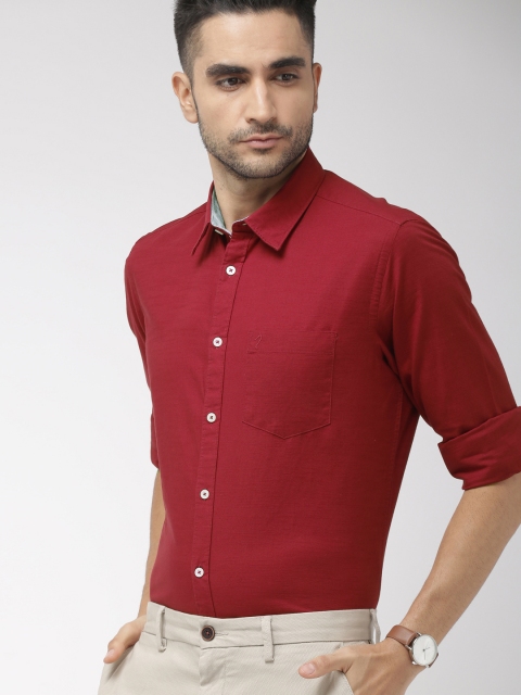 

Indian Terrain Men Red Slim Fit Solid Smart Casual Shirt