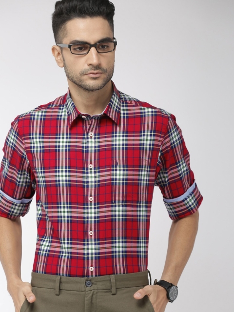 

Indian Terrain Men Red & White Slim Fit Checked Casual Shirt