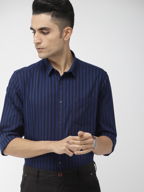 

Indian Terrain Men Navy Blue & Black Slim Fit Striped Casual Shirt