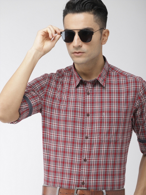 

Indian Terrain Men Red & White Chiseled Slim Fit Checked Casual Shirt