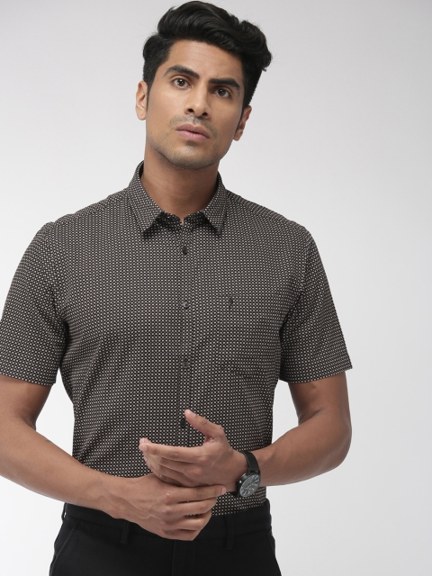 

Indian Terrain Men Black & Off-White Slim Fit Printed Smart Casual Shirt