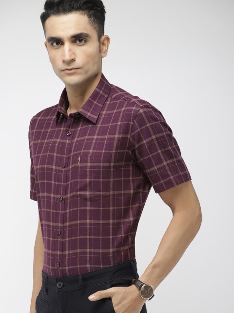 

Indian Terrain Men Burgundy Slim Fit Checked Smart Casual Shirt
