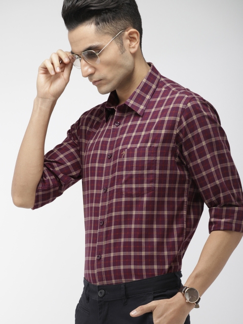 

Indian Terrain Men Burgundy & Beige Slim Fit Checked Casual Shirt