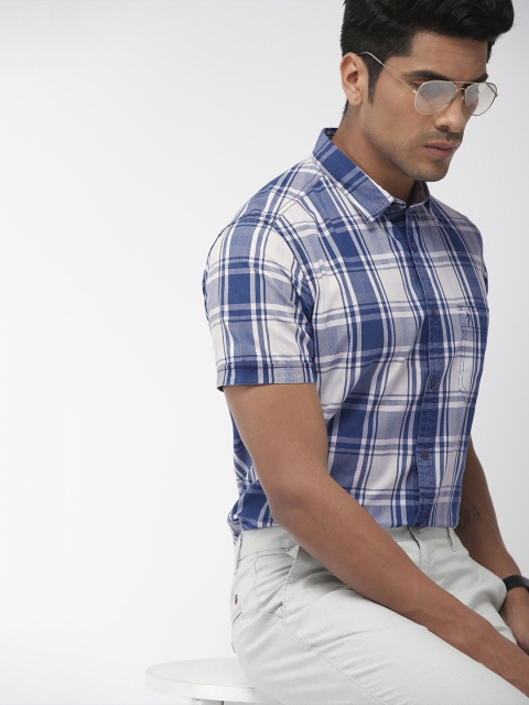 

Indian Terrain Men Blue & White Slim Fit Checked Smart Casual Shirt