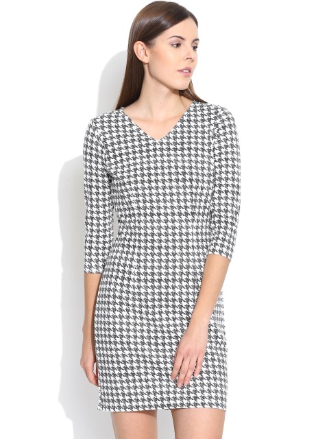 

Vero Moda White & Grey Houndstooth Print Sheath Dress