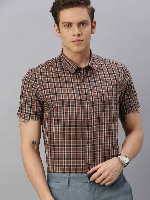 

Indian Terrain Men Brown & Navy Blue Chiseled Fit Checked Casual Shirt