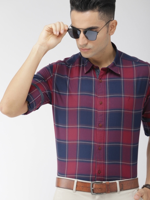 

Indian Terrain Men Navy Blue & Maroon Slim Fit Checked Casual Shirt