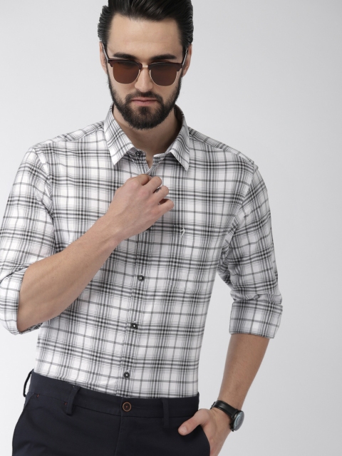 

Indian Terrain Men White & Black Slim Fit Checked Smart Casual Shirt