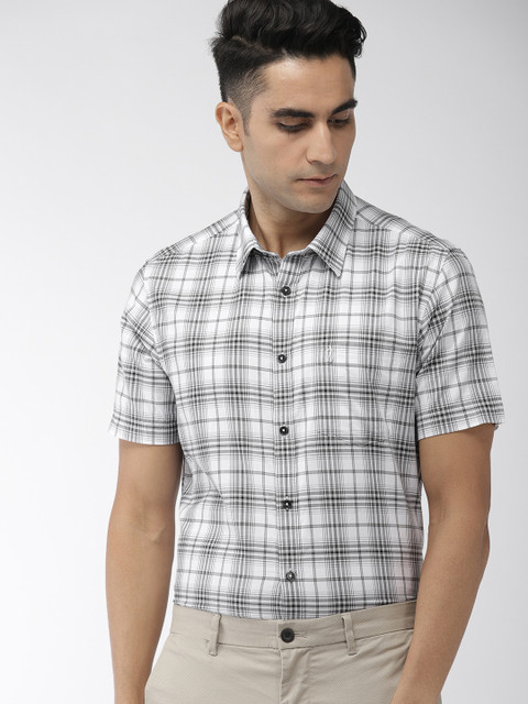 

Indian Terrain Men White & Black Slim Fit Checked Casual Shirt