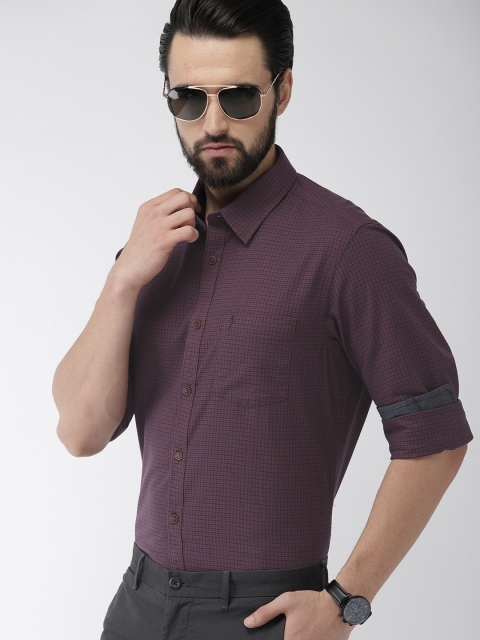 

Indian Terrain Men Burgundy & Navy Blue Slim Fit Checked Samrt Casual Shirt
