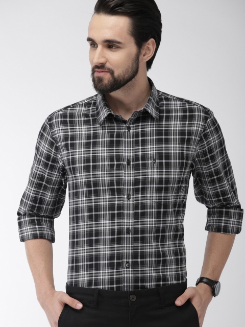 

Indian Terrain Men Black & White Slim Fit Checked Smart Casual Shirt