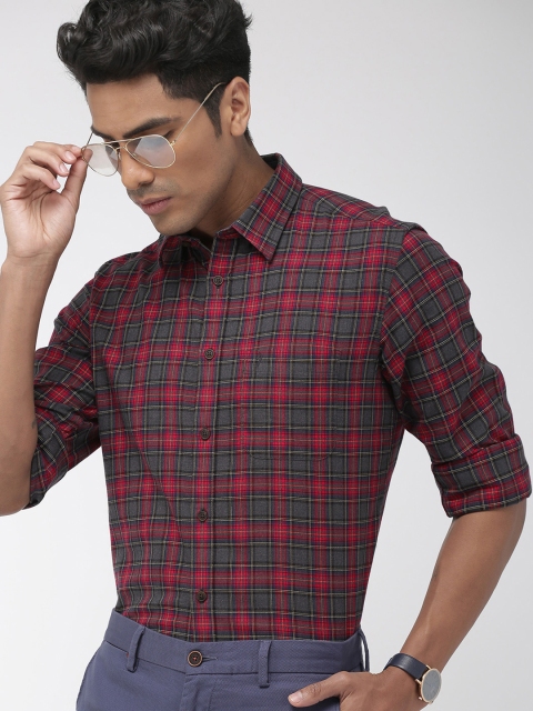 

Indian Terrain Men Charcoal Grey & Red Slim Fit Checked Casual Shirt