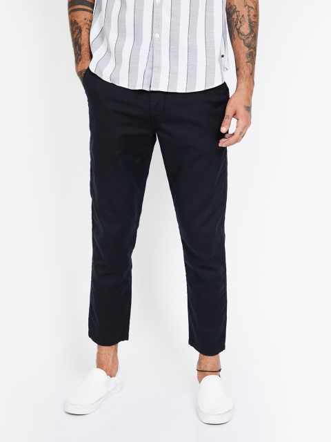 

Bossini Men Black Tapered Fit Solid Regular Trousers