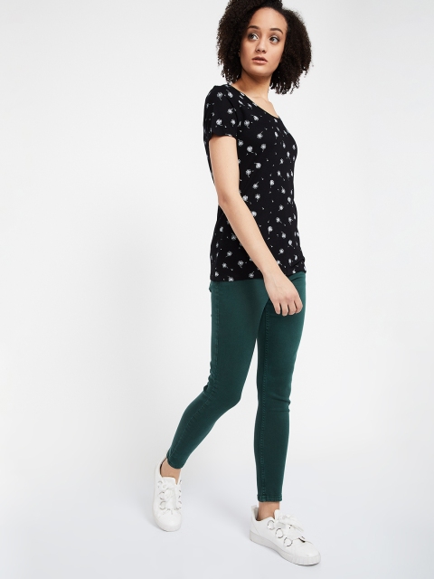 

Ginger by Lifestyle Women Green Straight Fit Mid-Rise Clean Look Jeans