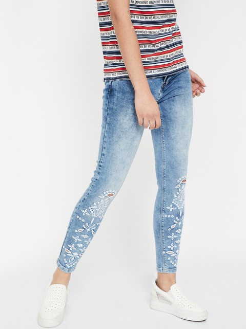 

Ginger by Lifestyle Women Blue & White Straight Fit Mid-Rise Clean Look Jeans