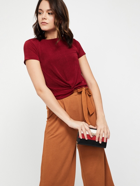 

Ginger by Lifestyle Women Burgundy Solid Round Neck T-shirt