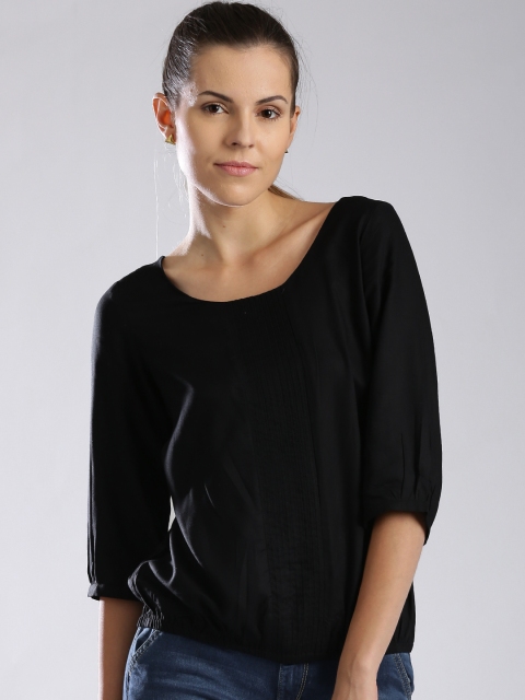 

W Black Top with Pintucks