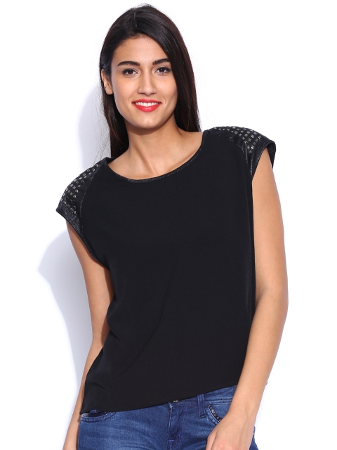 

ONLY Black Top