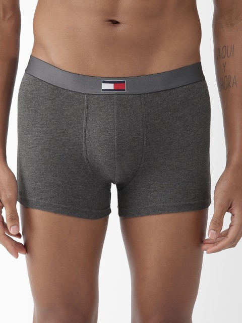 

Tommy Hilfiger Men Charcoal Grey Solid Trunks A9AB4122