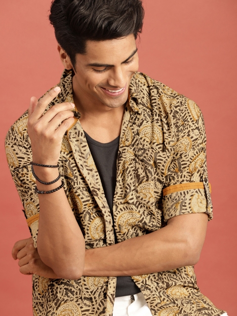 

Taavi Men Mustard Yellow & Black Kalamkari Block Printed Casual Sustainable Shirt with Roll-Up Sleeves
