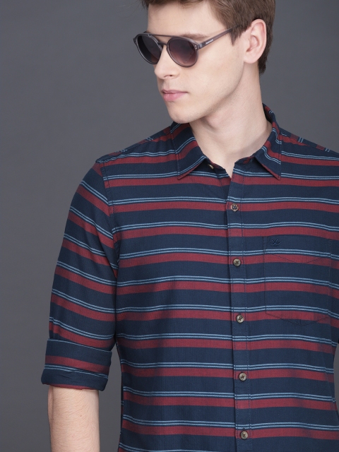

WROGN Men Red & Navy Blue Slim Fit Striped Casual Shirt