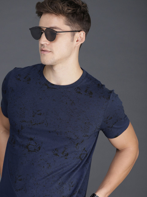 

WROGN Men Navy Blue & Black Slim Fit Printed Round Neck T-shirt