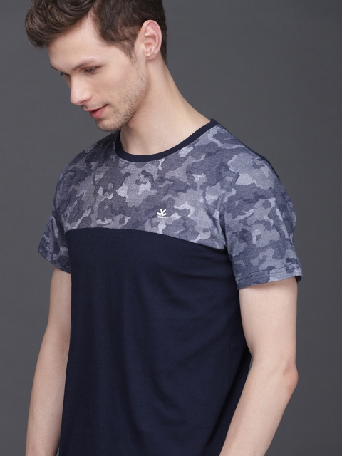 

WROGN Men Navy Blue & Grey Colourblocked Round Neck T-shirt