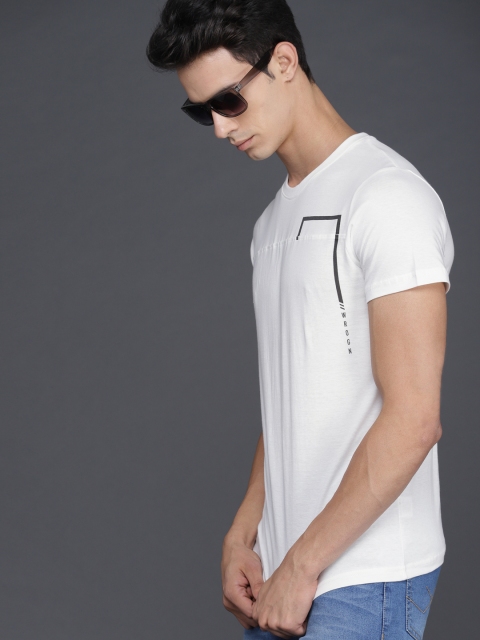 

WROGN Men Off-White Printed Round Neck Pure Cotton T-shirt