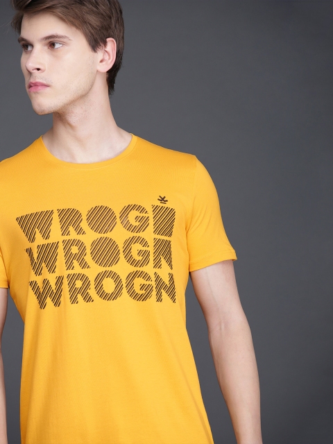 

WROGN Men Mustard Printed Slim Fit Round Neck T-shirt