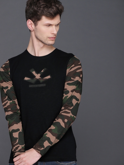 

WROGN Men Black Solid Round Neck T-shirt