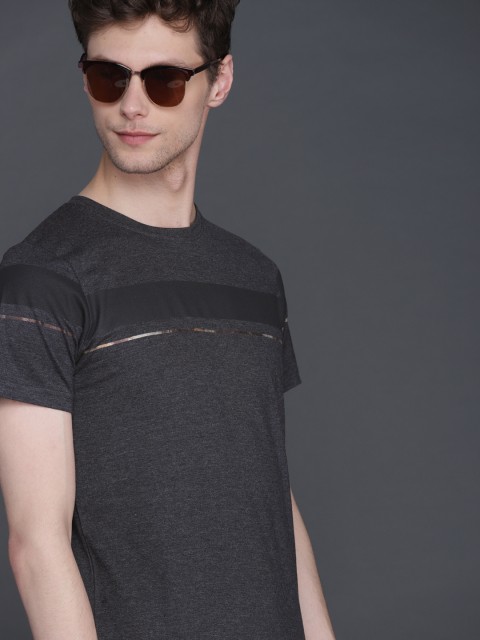 

WROGN Men Charcoal Slim Fit Solid Round Neck T-shirt