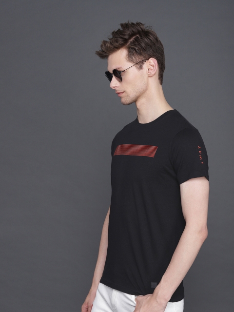 

WROGN Men Black & Red Slim Fit Solid Round Neck T-shirt