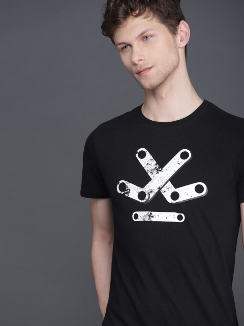 

WROGN Men Black & White Printed Round Neck T-shirt