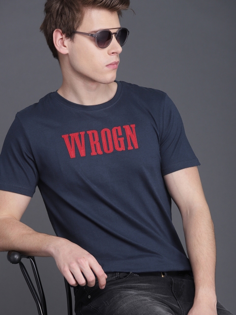

WROGN Men Navy Blue & Red Slim Fit Printed Round Neck T-shirt