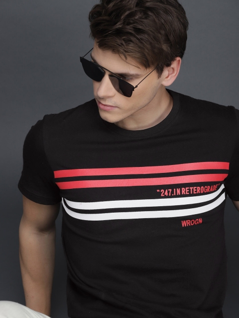 

WROGN Men Black Striped Slim Fit Round Neck T-shirt