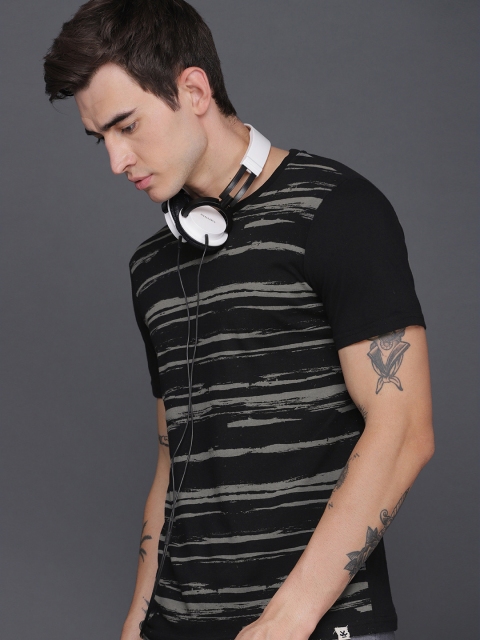 

WROGN Men Black & Grey Striped Round Neck T-shirt