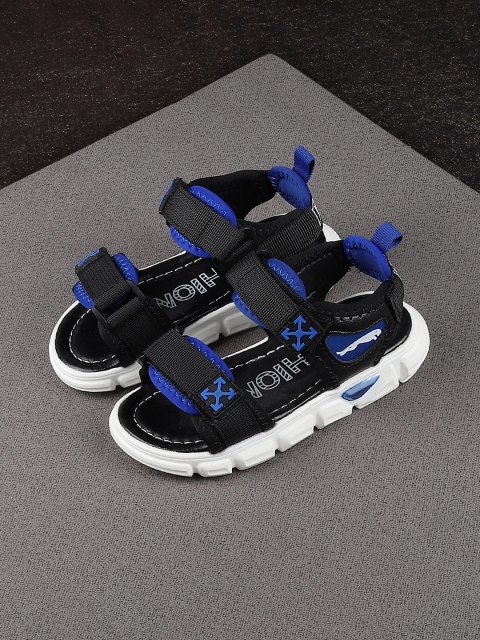 

Walktrendy Boys Blue Sandals