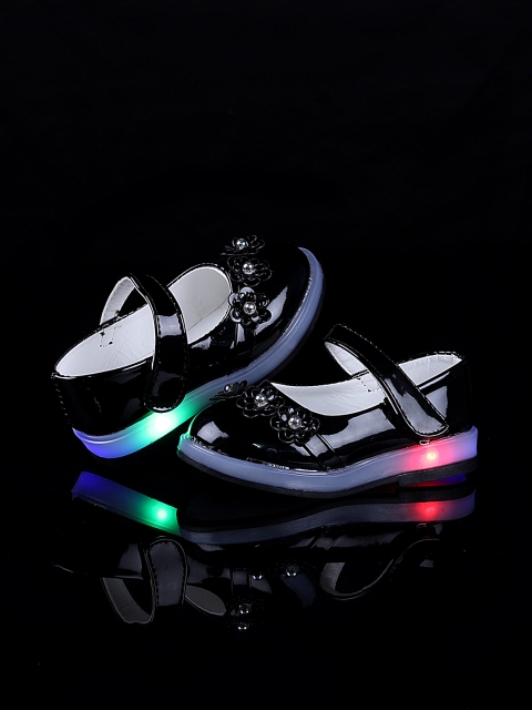 

Walktrendy Girls Black Solid Ballerinas