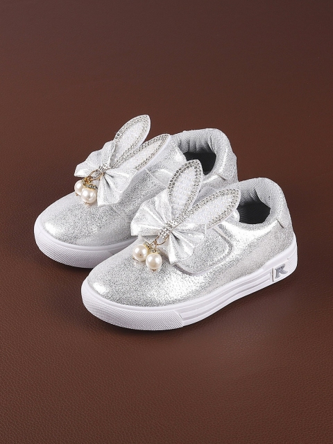 

Walktrendy Girls Silver-Toned Sneakers