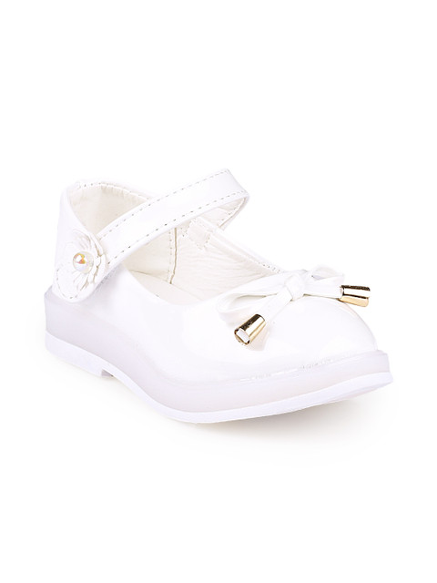 

Walktrendy Girls White Solid Ballerinas