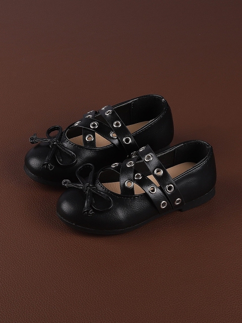 

Walktrendy Girls Black Solid Ballerinas