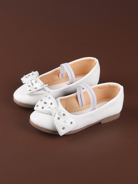 

Walktrendy Girls White Solid Ballerinas