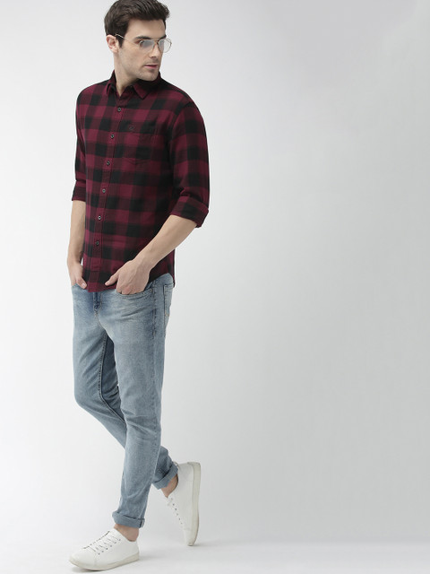 

Denizen From Levis Men Burgundy & Black Regular Fit Checked Casual Shirt